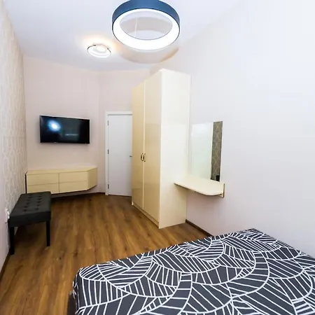 Flora With Garage Apartman